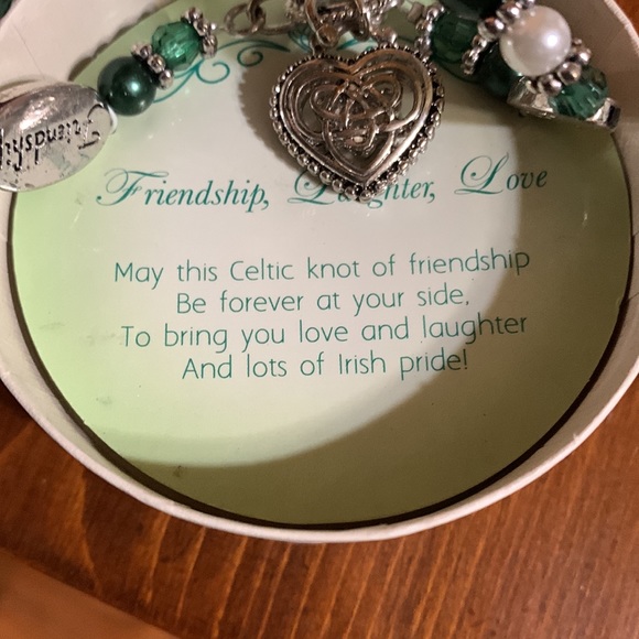 🍀EXPRESSIVELY YOURS BRACELET- IRISH ☘️ FRIENDSHIP - Picture 3 of 4